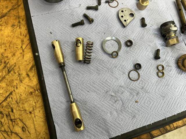 Kleinteile der Vergasersteuerung